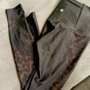 Beautiful color, almost like new. High quality of Lululemon!